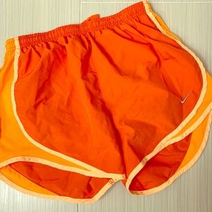 Nike tempo track 3.5” women’s running shorts